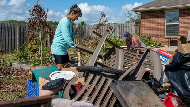 Got a garage full of junk? Moorpark residents can drop it off for free this Sunday in Simi Valley.