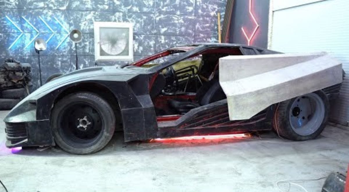 Custom yellow Quadra Turbo-R V-Tech replica inspired by Cyberpunk 2077 – sliding doors, massive wing, and Night City aggression brought to real-world streets by dedicated fabricators