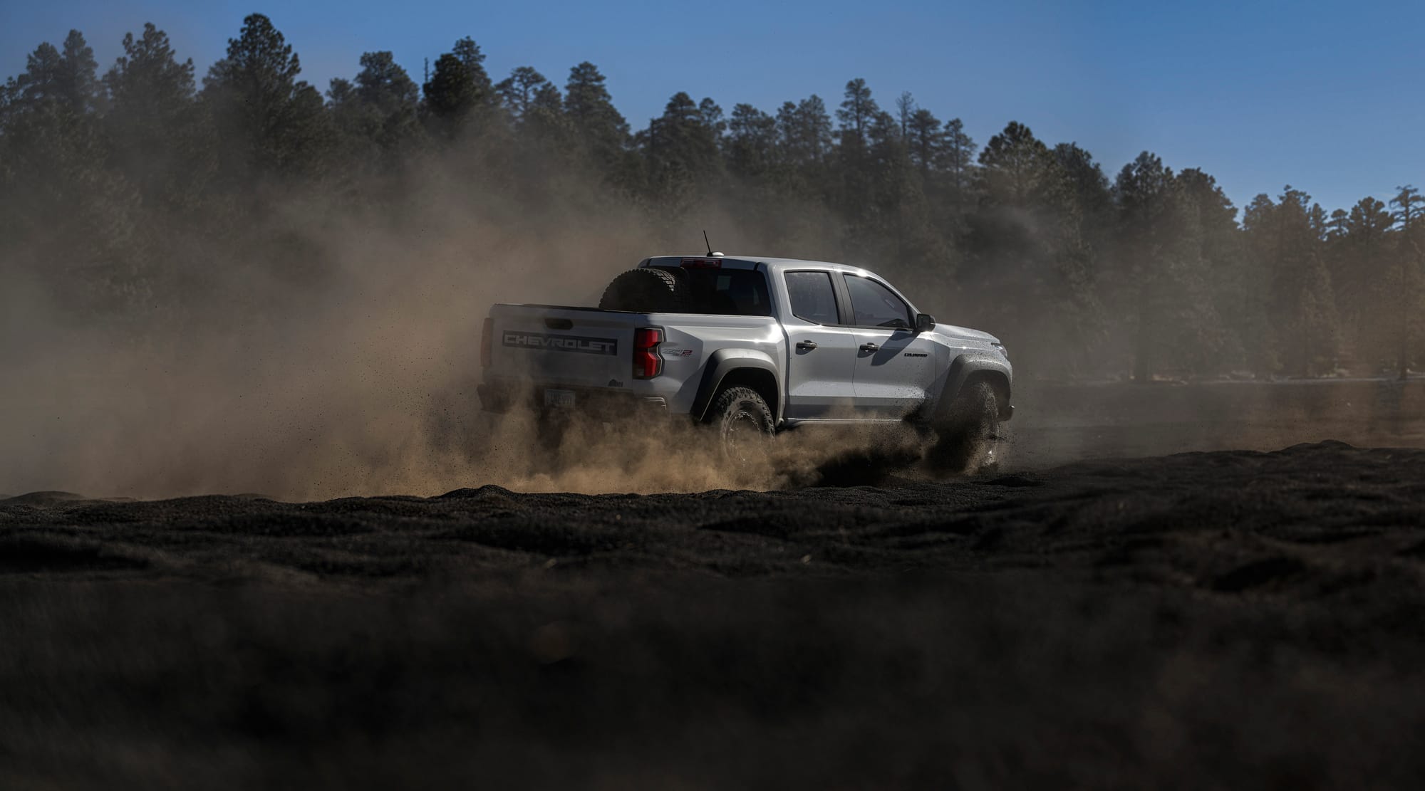 Chevroley Colorado ZR2 Bison racing through a trail