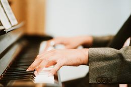 Levande eller inspelat? Musiken vid kyrkliga handlingar