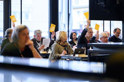 Vad biskoparna tänker om kyrkans partipolitisering