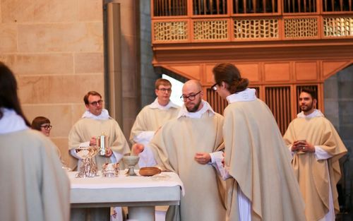 Vad innebär det att vara vigd till präst?