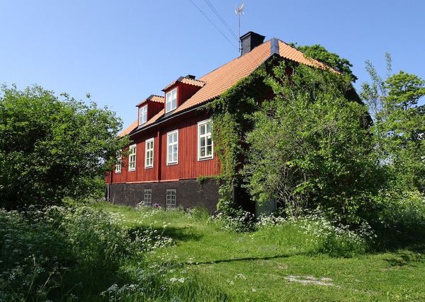 Kyrkornas närvaro behöver närvarande präster
– och folk