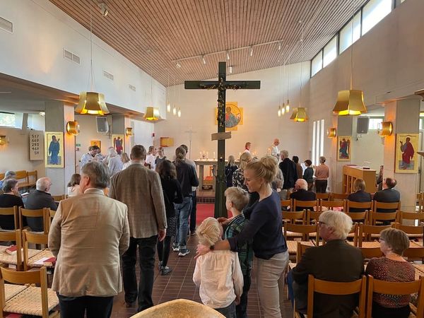 Fira gudstjänst – och formas av kyrkans berättelse