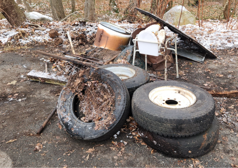 A pile of tires and a chair

AI-generated content may be incorrect.