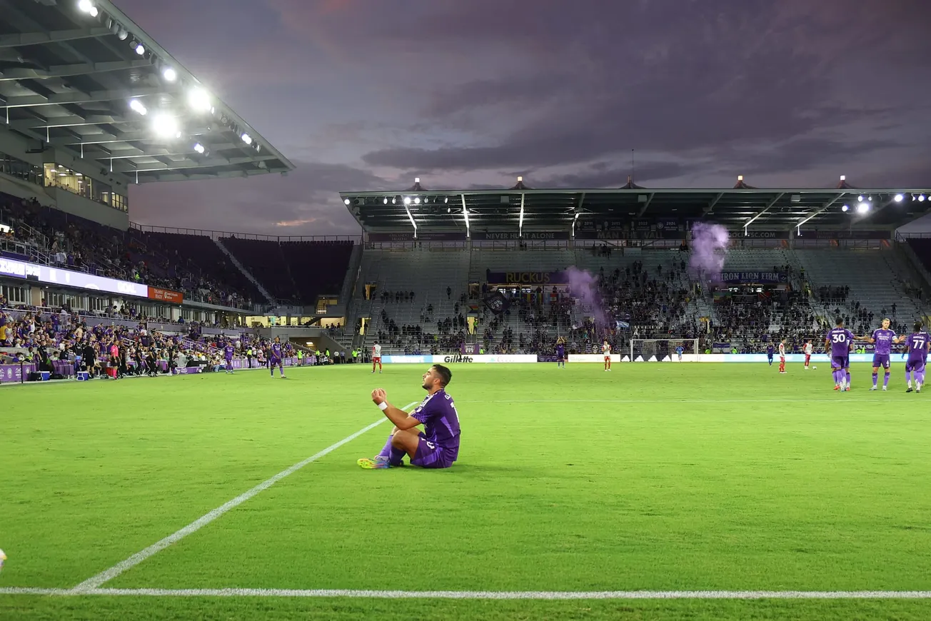 Zoomed N: Orlando City with the Mane Land