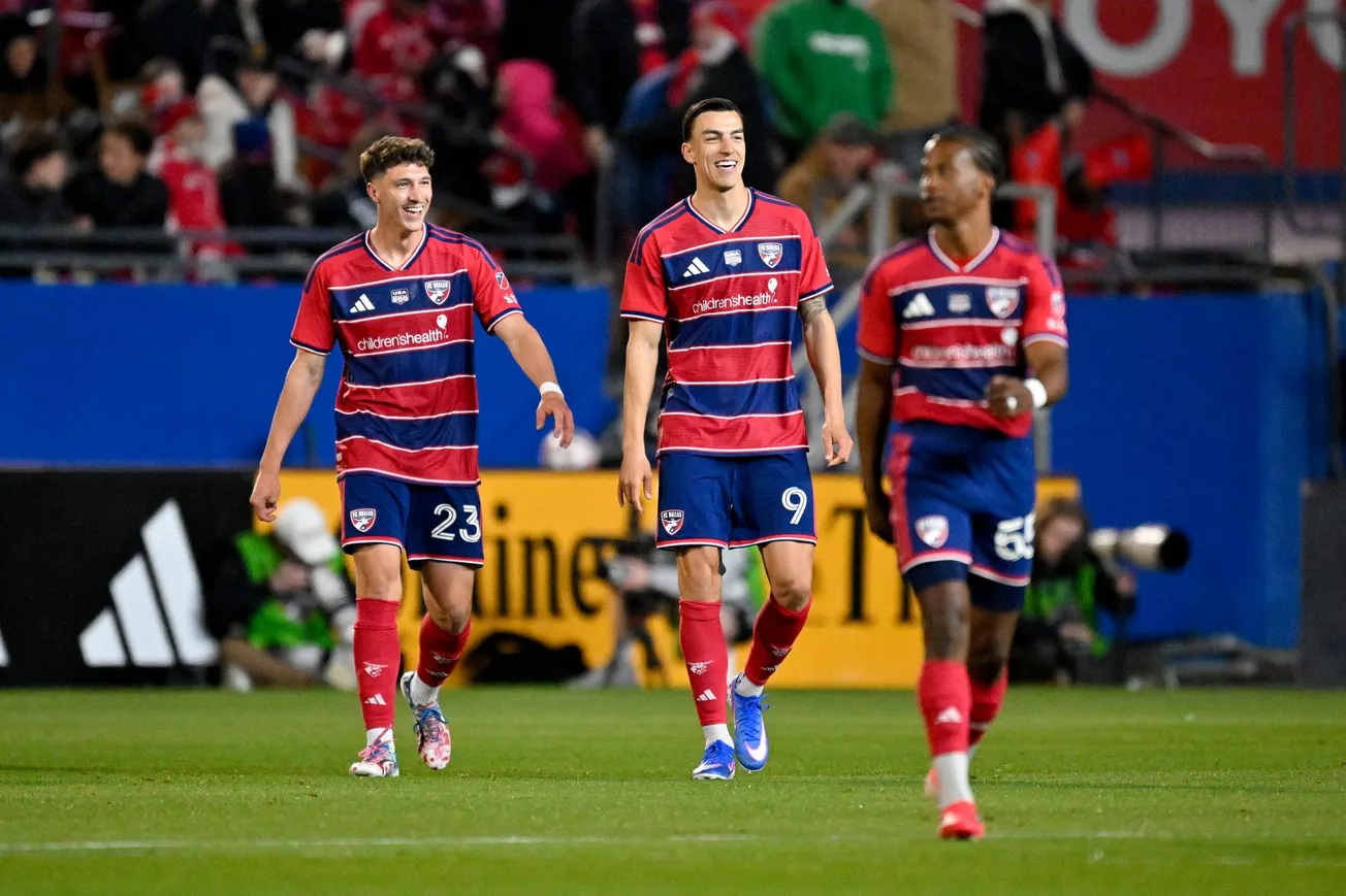 Zoomed N: FC Dallas with Big D Soccer