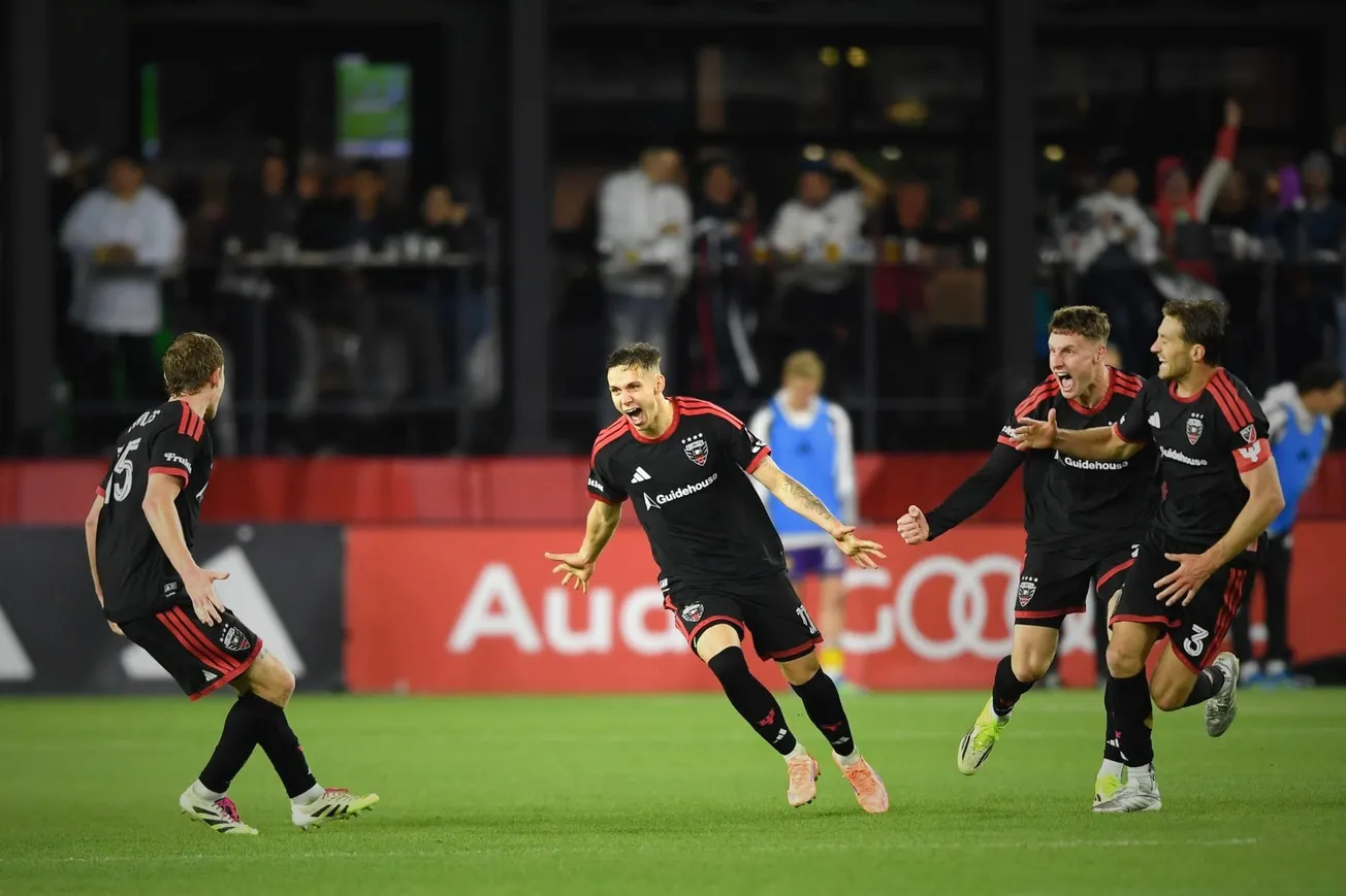 Zoomed N: DC United with All-Points Bulletin