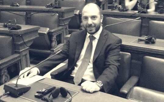 Τι είναι αυτό που κρατά τους άξιους μακριά από τη δημόσια διοίκηση;