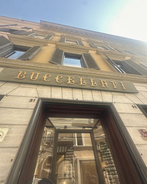 A jeweler's name as architecture