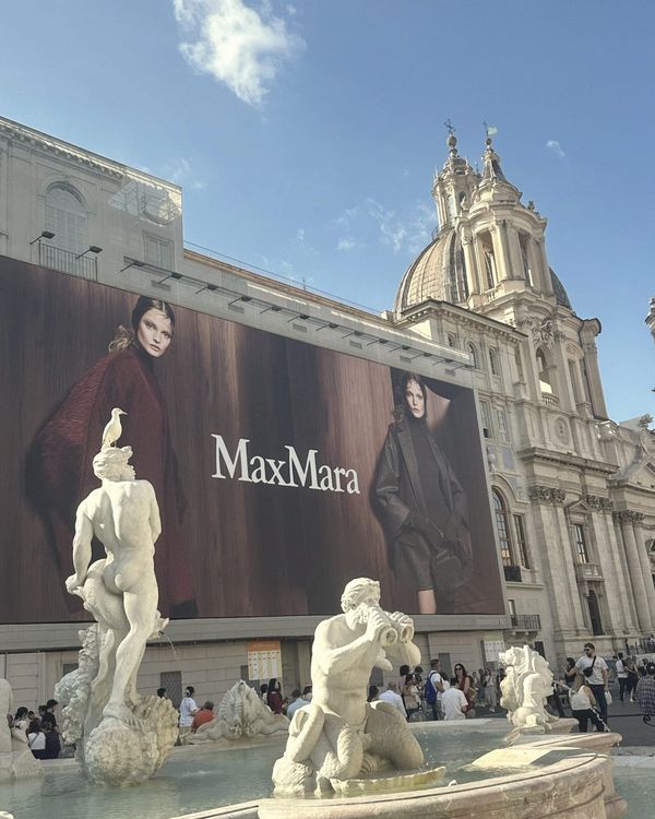 Piazza Navona: MaxMara billboard + gull on the Triton