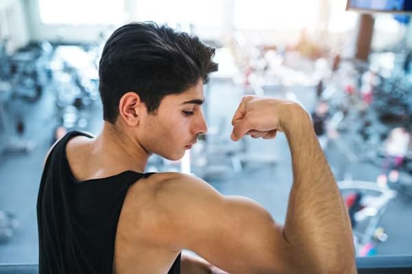 pose biceps
