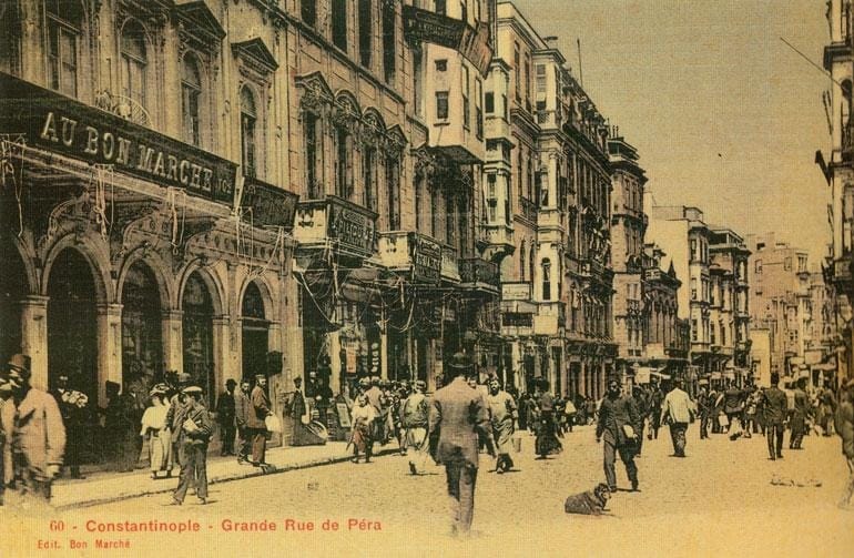 İstiklal-Caddesi-ve-ünlü-Bon-Marché