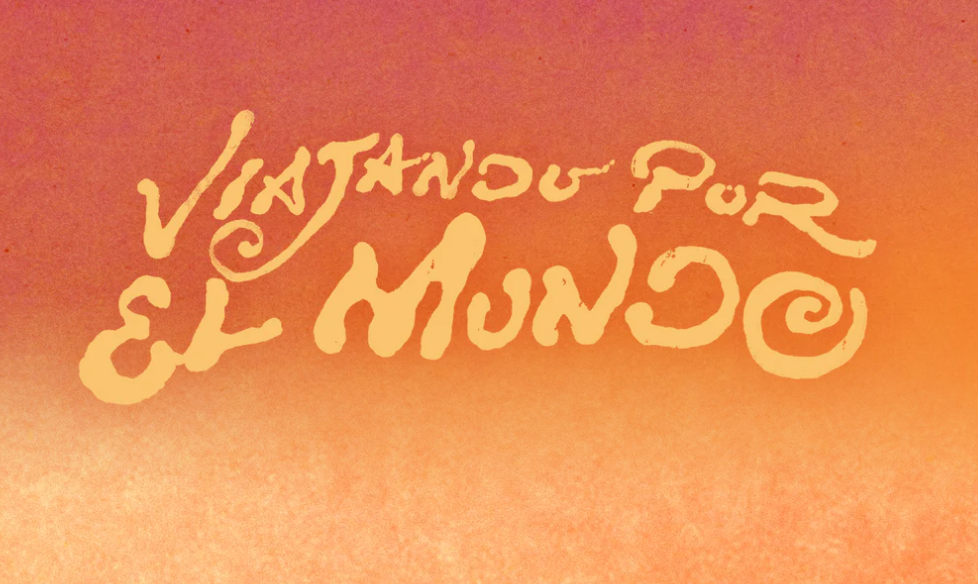 Stylized “Viajando Por El Mundo” lettering in cream tones over a warm orange gradient background.