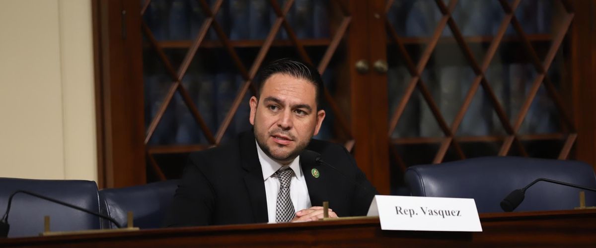 Vasquez backs bill to extend federal health insurance tax credits