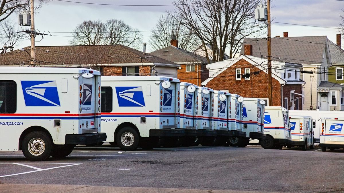 Vasquez criticizes proposed USPS fuel surcharge, links increase to Iran war