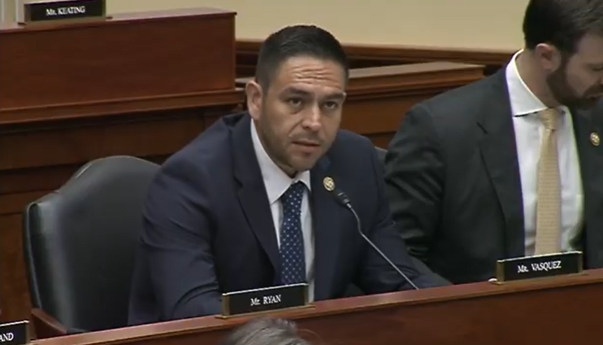 Vasquez amendments seek answers on El Paso airport closure