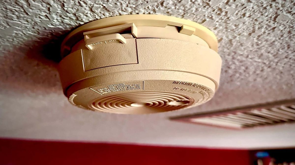 Clocks fall back Sunday as Las Cruces firefighters urge smoke alarm checks
