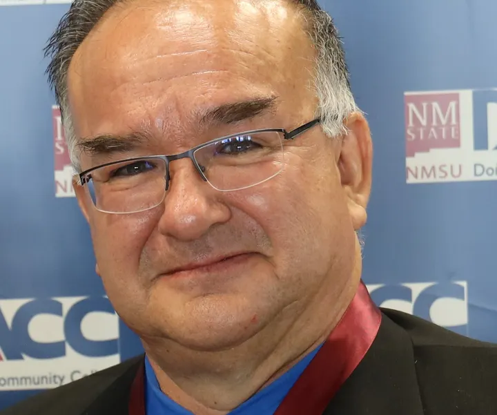 DACC business professor receives teaching excellence award