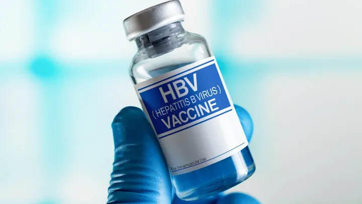 NM health sticks by hepatitis B vaccine schedule, bucks CDC committee guidance