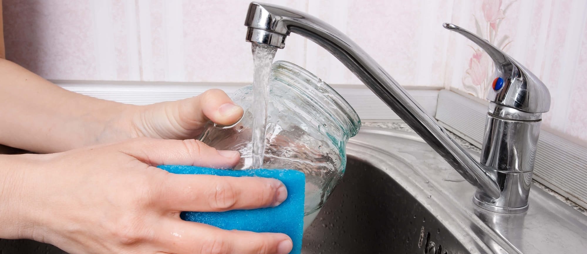 washing glass jar