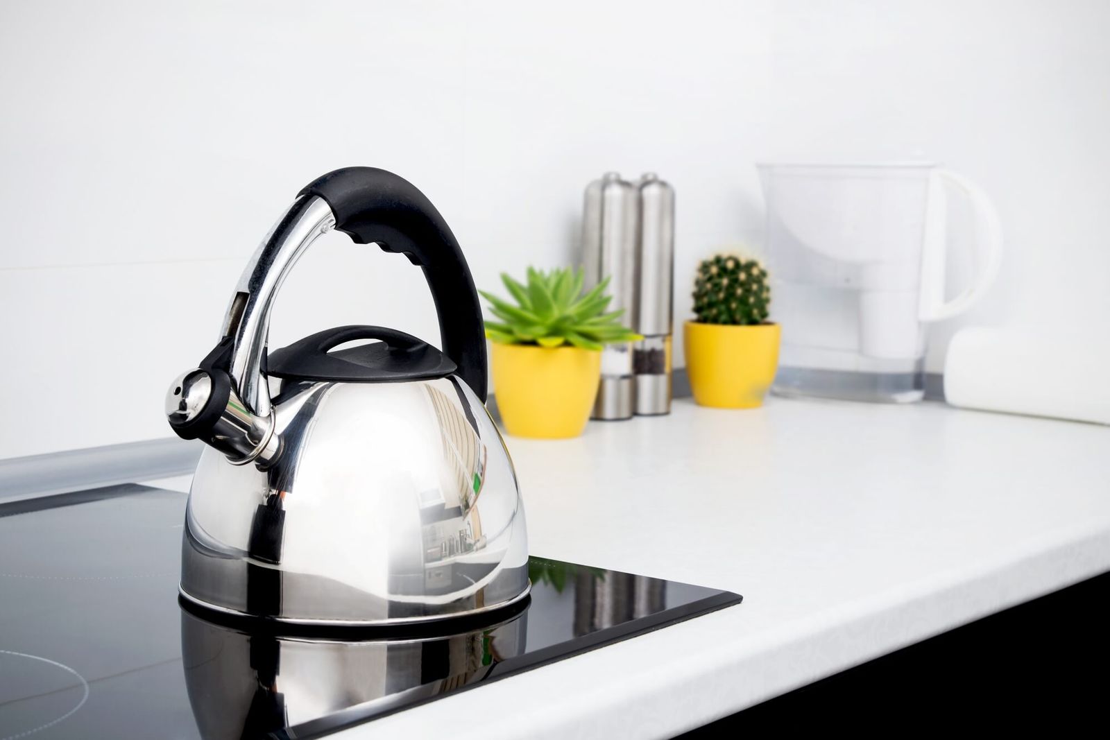Best Tea Kettle for Glass Top Stove: Top 6 Kettles Reviewed