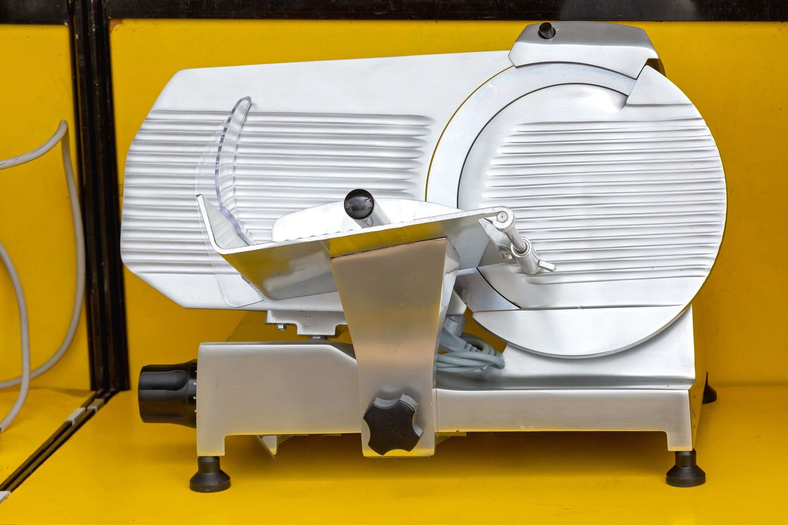 Beginner's Guide to Choosing the Best Meat Slicer for Your Kitchen