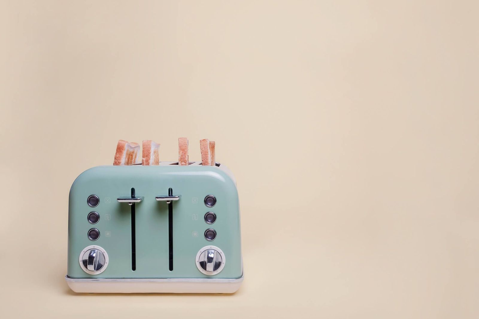 Best Retro Toaster: 6 Toasters That Will Make Your Kitchen Pop