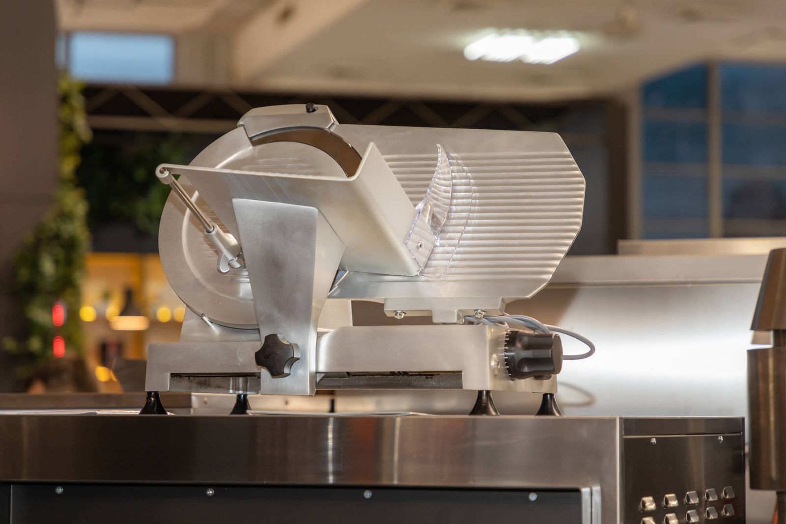 Understanding the Importance of Motor Power in a Meat Slicer