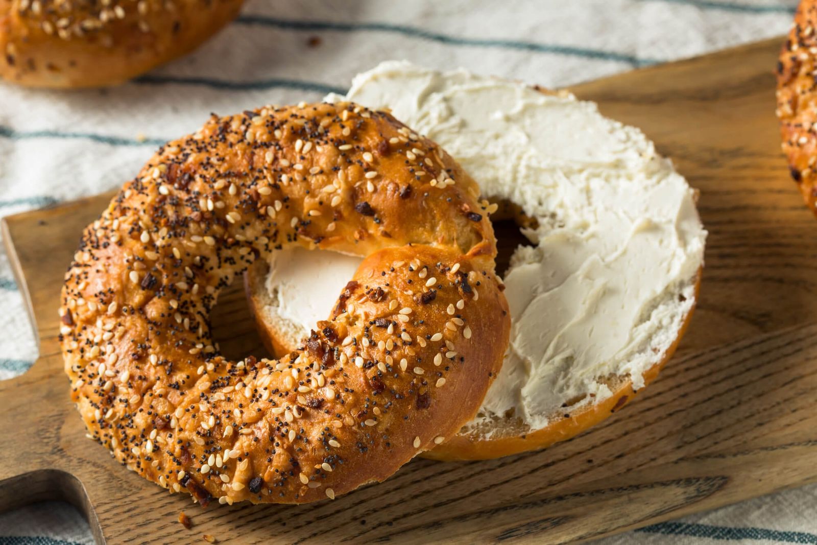 Bagel Slicers vs. Knives: A Comparison of Bagel Cutting Methods