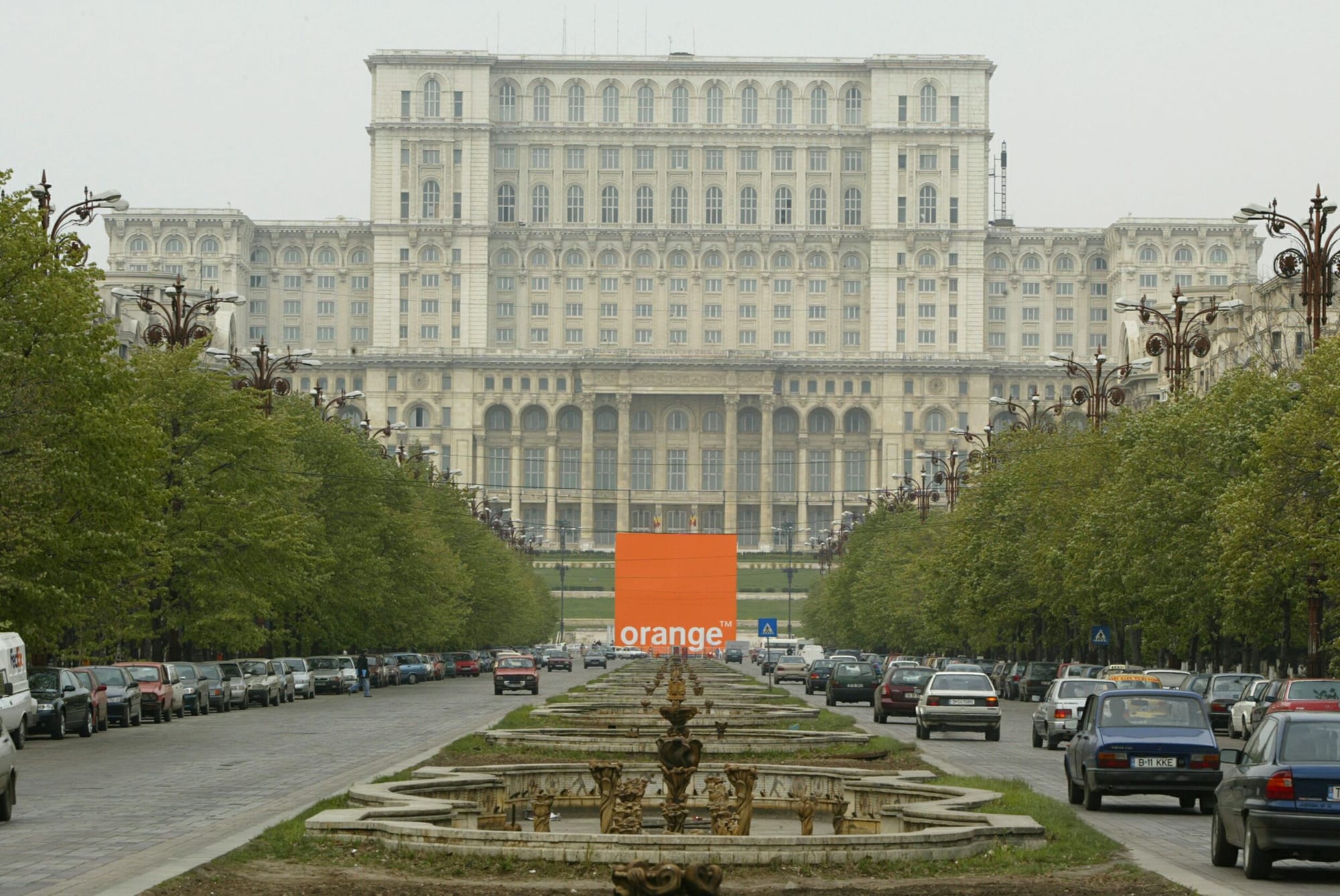 2002_Lansare Orange_cubePerspective2.jpg