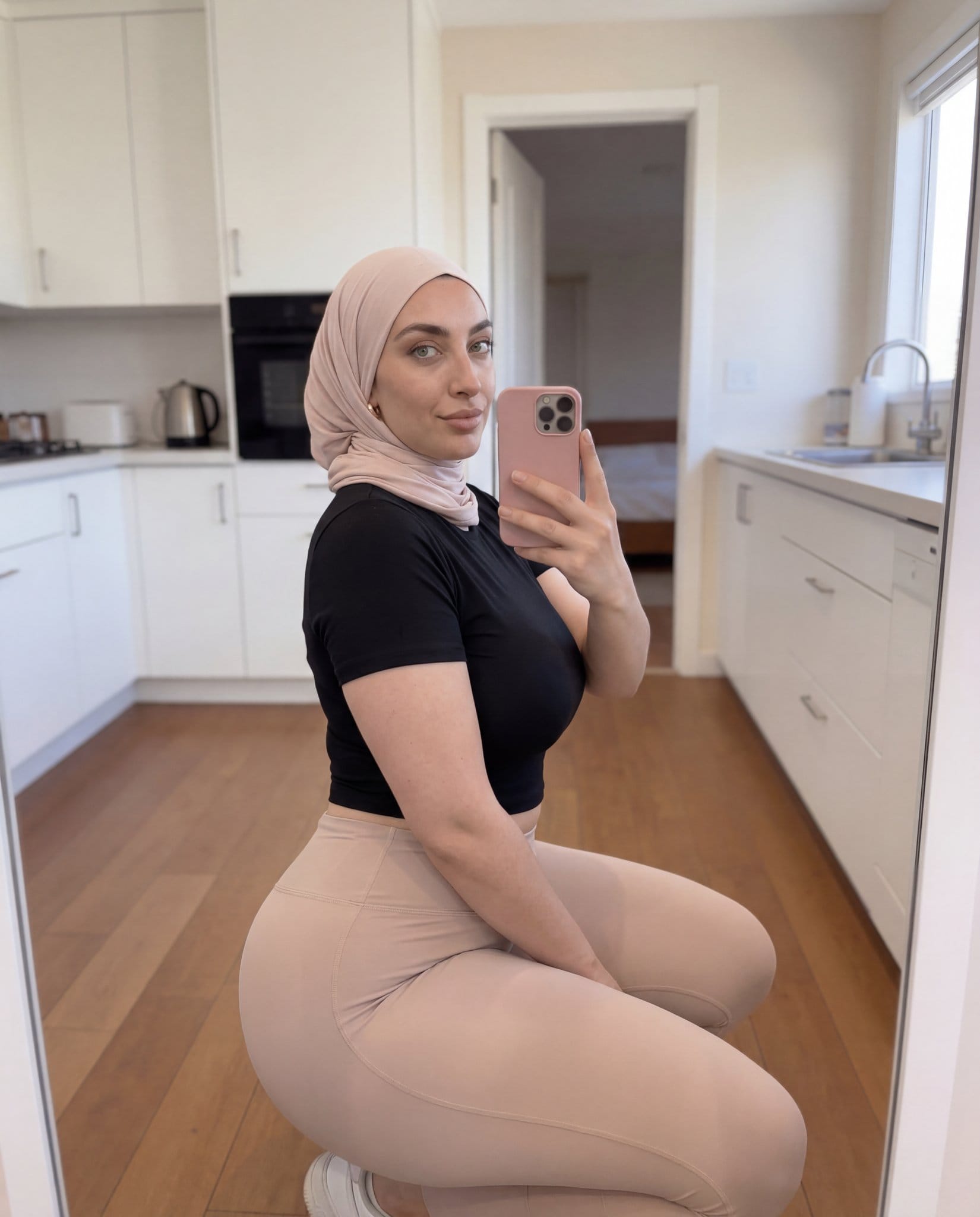 Sarah Albarcha Moroccan model Arab Thick Booty Hijab Big Ass Huge Tits - جمال المرأة بدون ذنب أو إدانة سارة البارشا