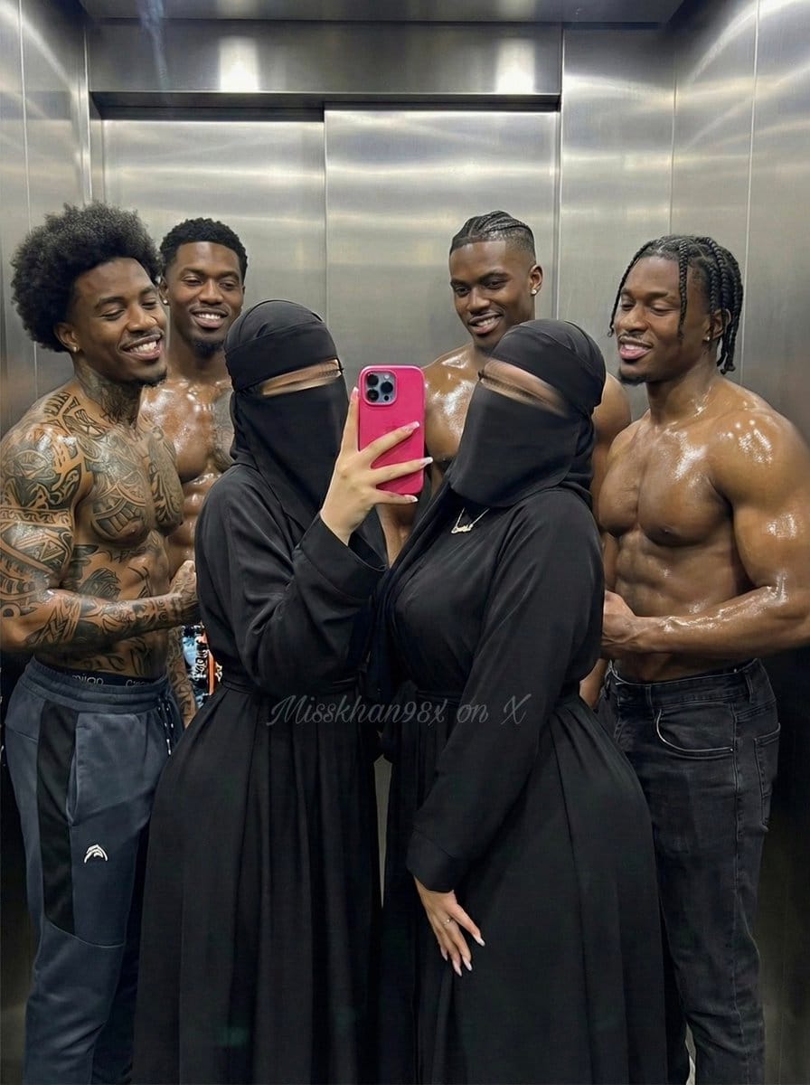 Oye! Muslim Mistress Khan 98 3.jpg