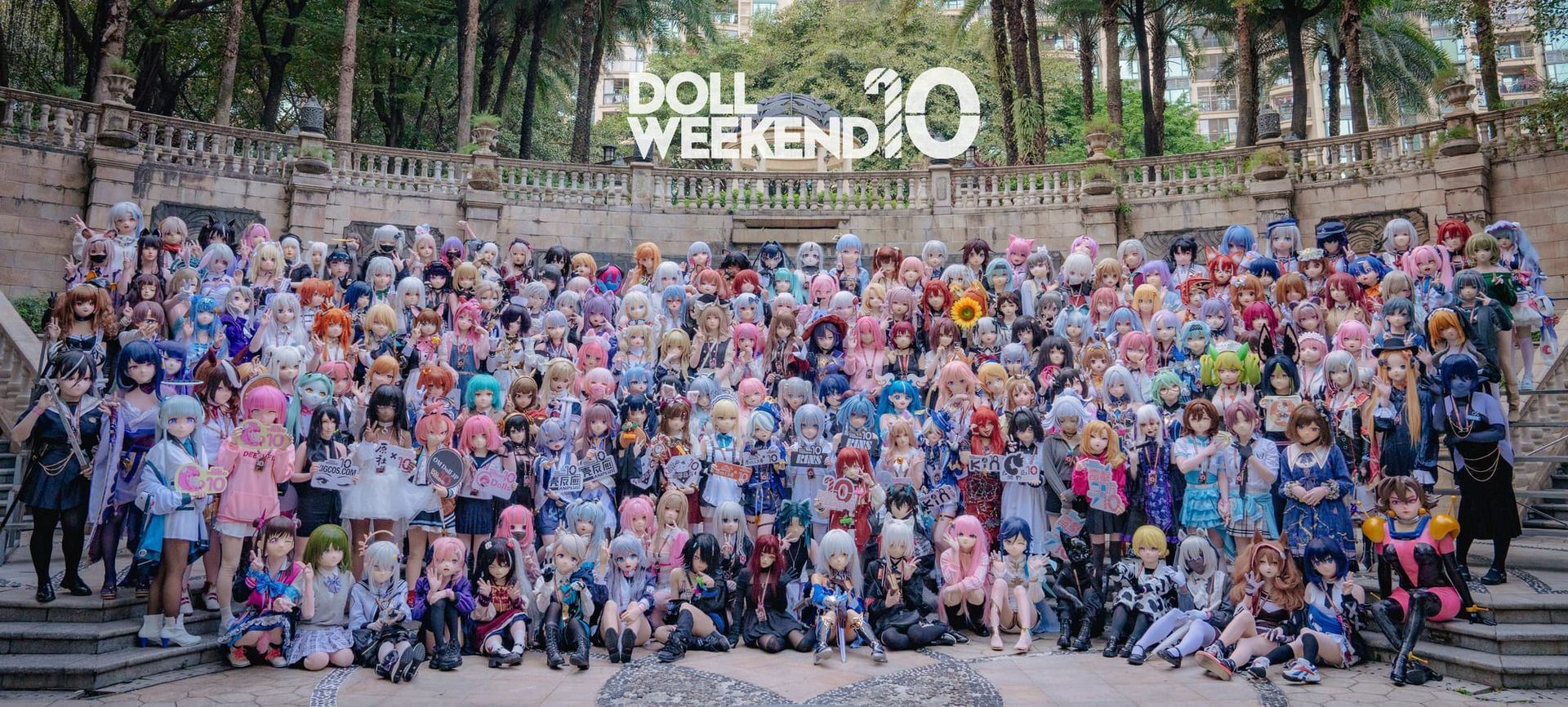 《Doll Weekend》 World’s Largest Cosplay Exhibition Arrives in China with Over a Thousand Cosplay Dolls Participating to Break a World Record.