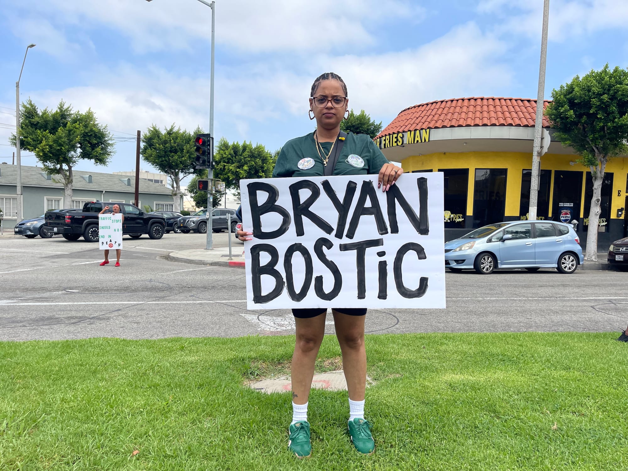 Protesters holding a sign of Bryan's name at the intersection of Hillcrest Blvd and Locust Street. September 19, 2026. Credit: Abraham Márquez