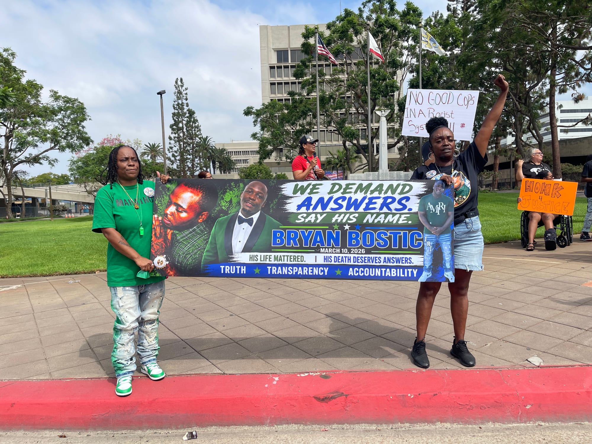 Protesters in front of City Hall. September 19, 2026. Credit: Abraham Márquez