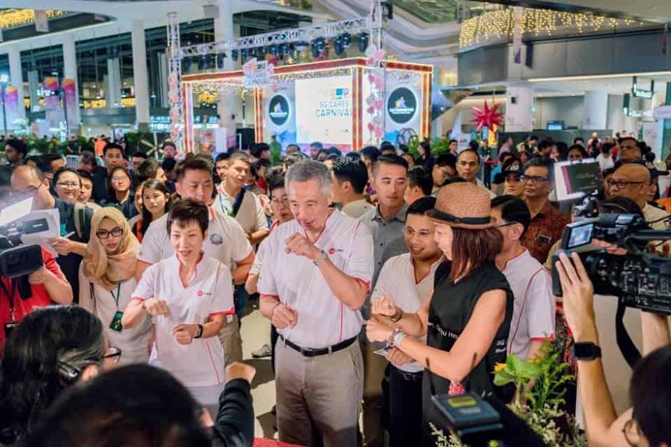 The Hush team with Singapore Prime Minister Lee Hsien Loong | Photo credit: Hush TeaBar