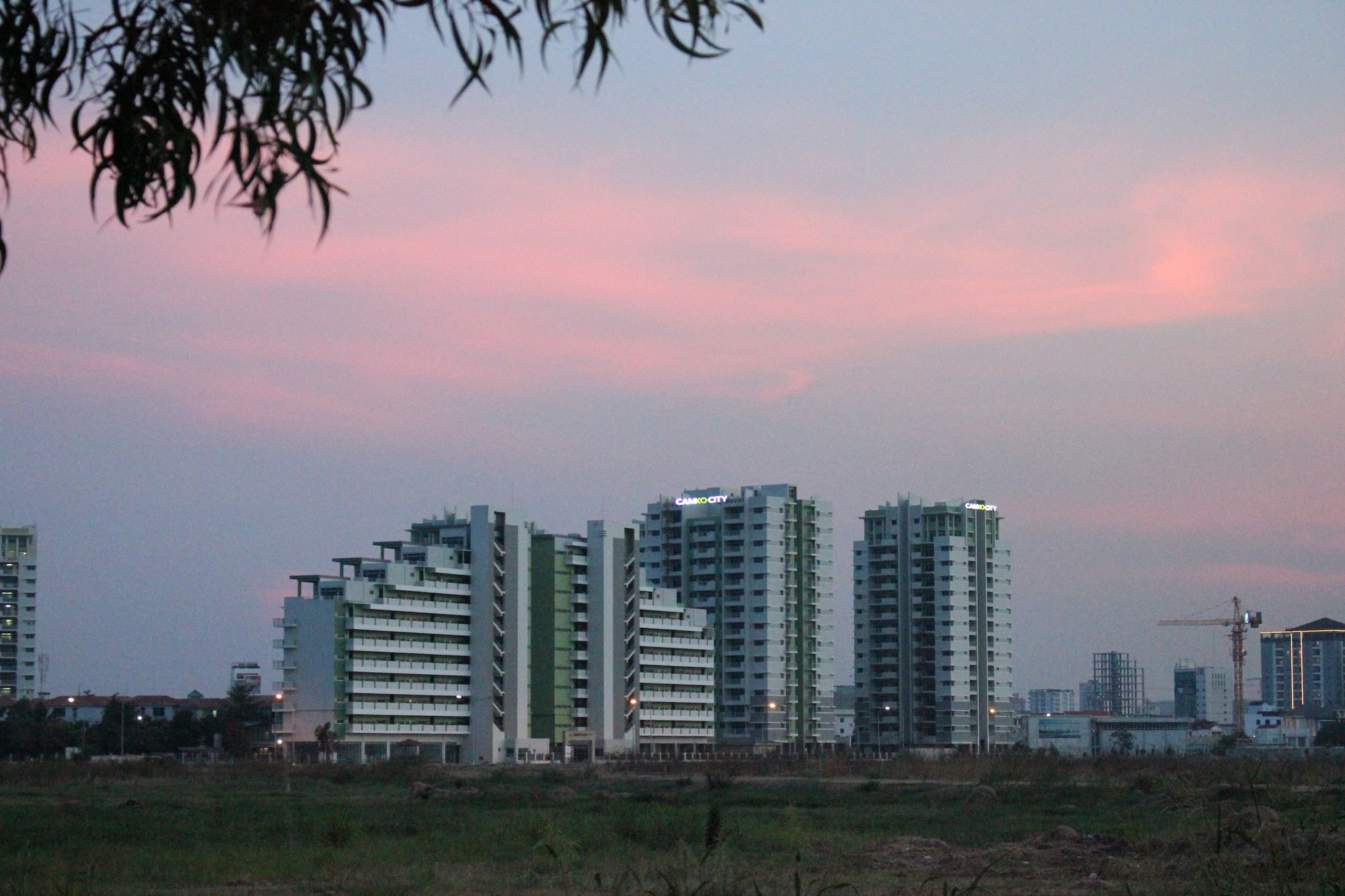 Photo by <a href="https://unsplash.com/@oudomjr?utm_source=unsplash&utm_medium=referral&utm_content=creditCopyText">Oudom JR</a> on <a href="https://unsplash.com/s/photos/phnom-penh-camko-city?utm_source=unsplash&utm_medium=referral&utm_content=creditCopyText">Unsplash</a>