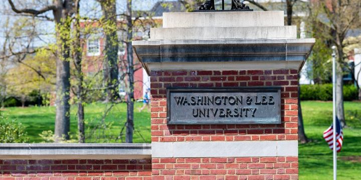 Welcome gate to Washington & Lee University with the name on a plaque