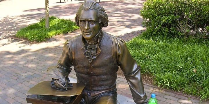 Statue of Thomas Jefferson at William and Mary.