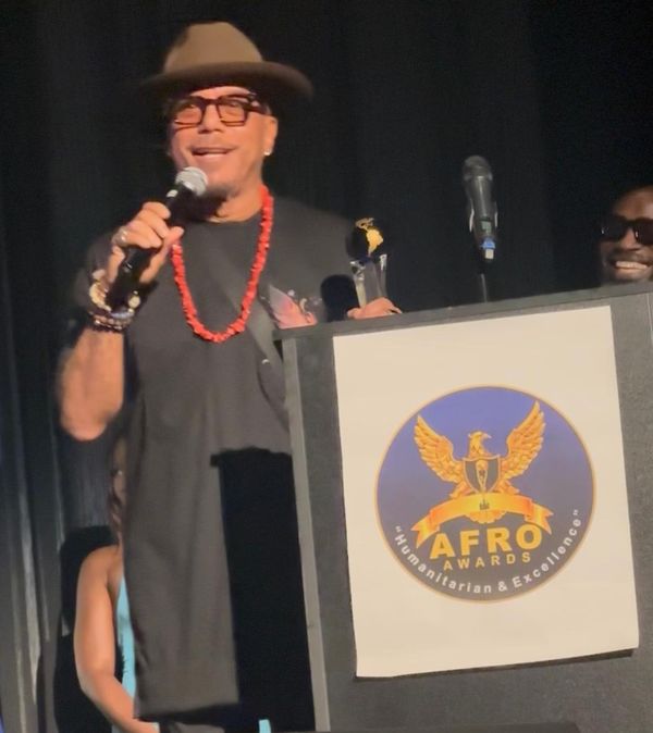 Legendary Singer Howard Hewett Honored with the Music Icon Award at the 2025 Afro Awards