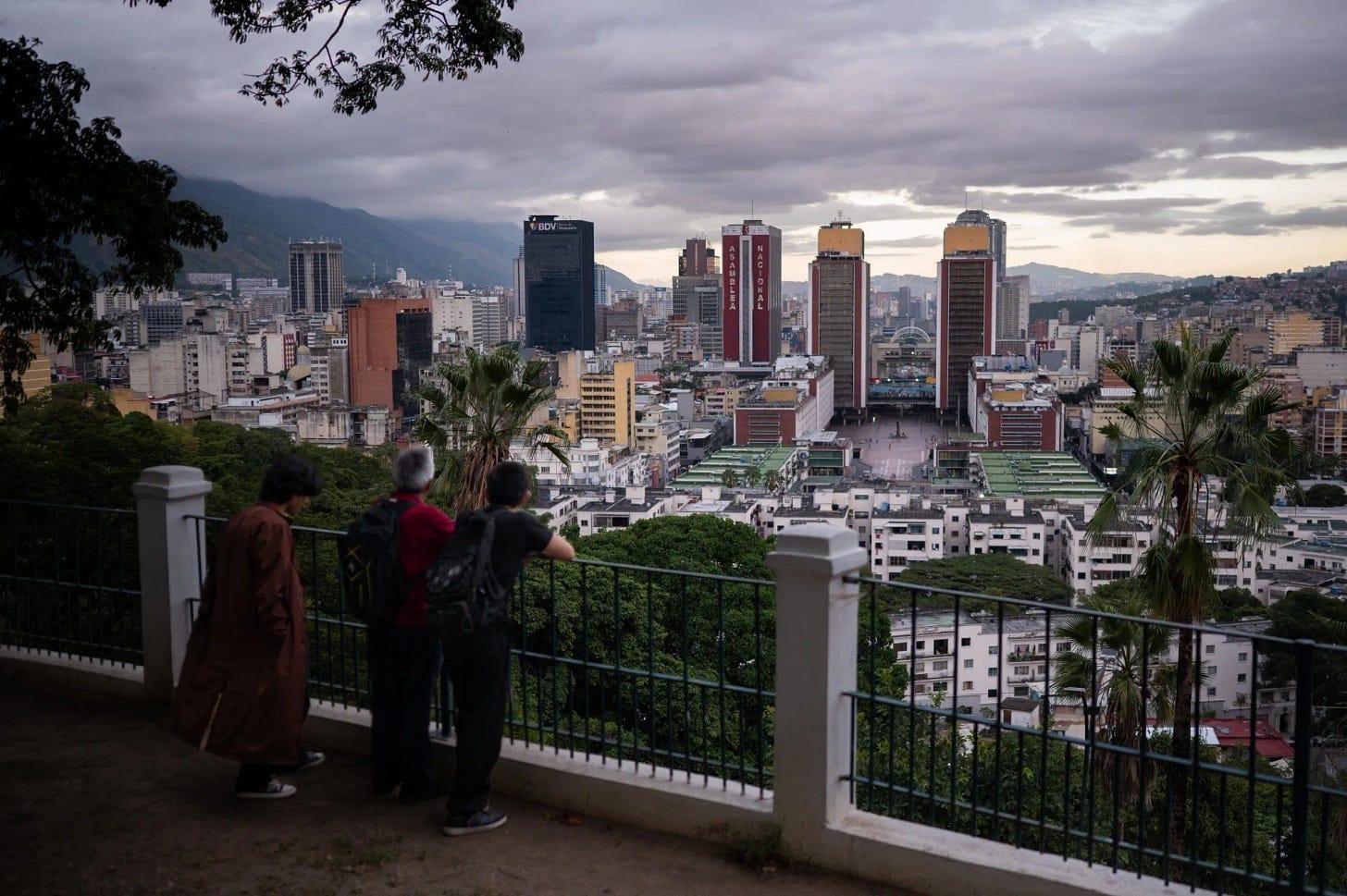 Trump Declares Venezuelan Airspace Closed Amid Attack Fears - Bloomberg