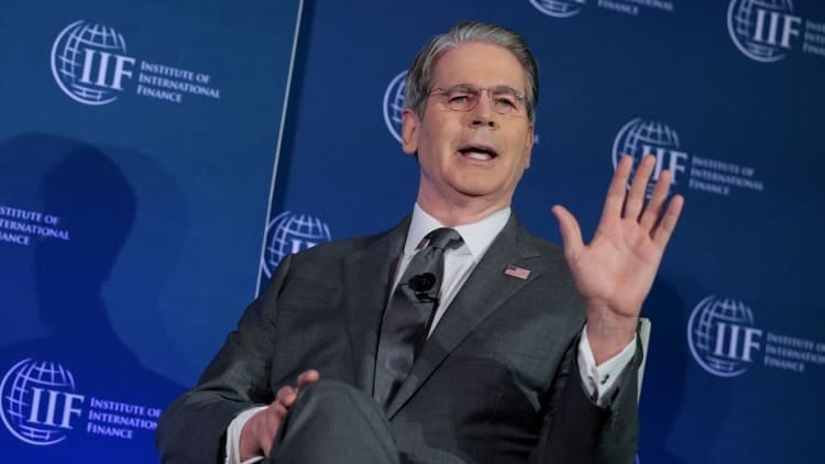 Treasury Secretary Bessent: Fed should wait and see on rate cuts