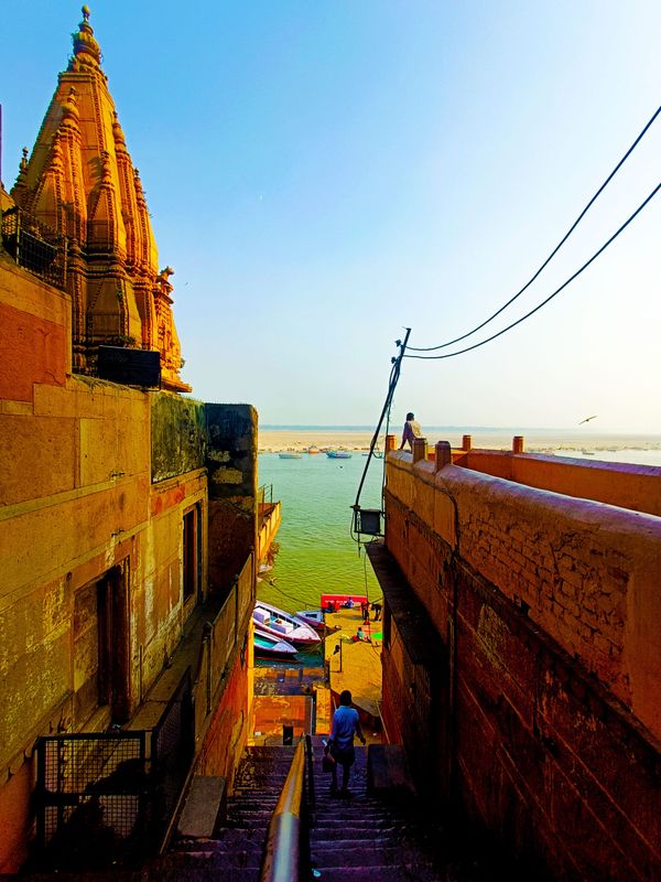 Why does taking the easier path seem easier than taking the harder one? The cost of decision making - from a neurophilosophical perspective.