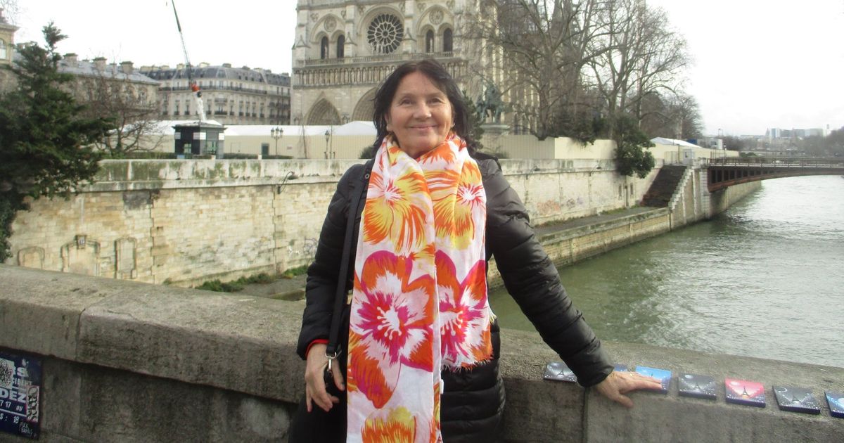 Elena Adriana Dobrinoiu :  Une relecture historique du Café de Flore