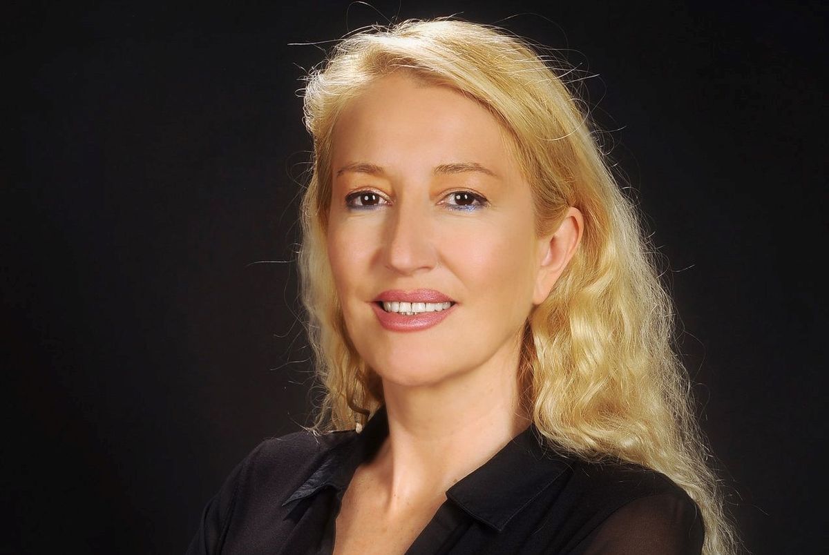 Portrait en Lettres Capitales : Isabel Abenia