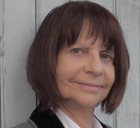 Interview. Céline Debayle : « Un double regard qui m’a permis d’écrire sur l’illusion de l’enfant et la lucidité de l’adulte »