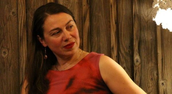 Portrait en Lettres Capitales : Laura T. Ilea