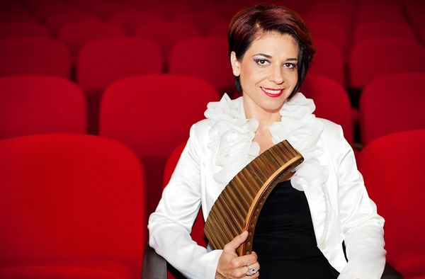 Interview : Oana Lianu - La Princesse de la flûte de Pan reçoit le Prix d'Excellence sous les ors de la République française