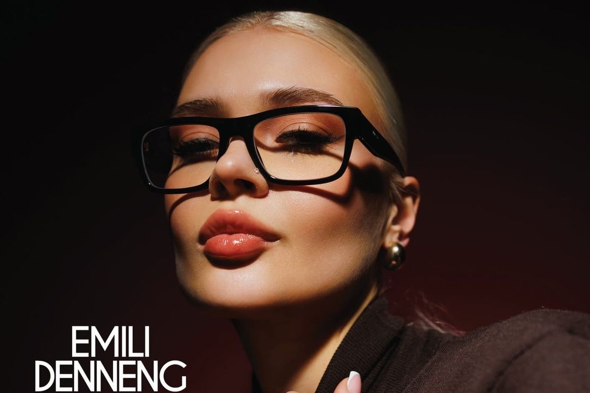 Emili Denneg — Expanding Horizons for Hollyway Magazine